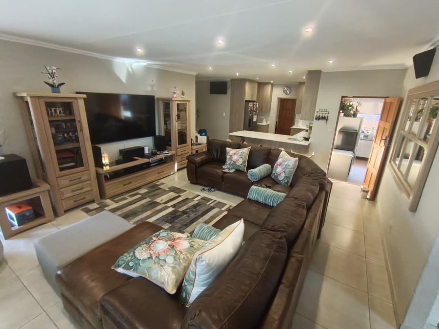 4 Bedroom Property for Sale in Boschdal North West